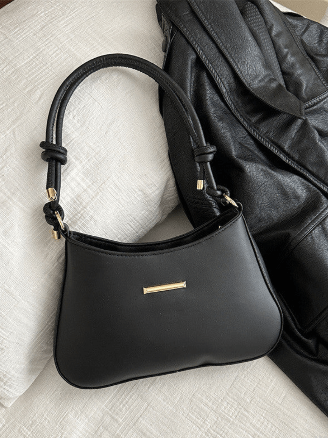 Bolsa Baguete Tiracolo em Couro PU e Alça Ajustável com Nó - Kaylee