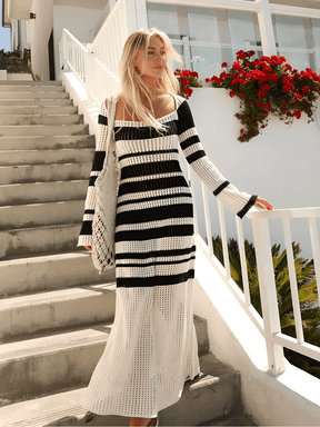 Vestido Longo em Tricô Bicolor Vazado Decote e Manga Longa Flare - Blanca