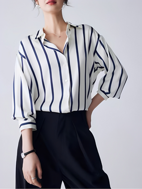 Camisa Listrada Acetinada com Gola Polo e Botões - Cinthia