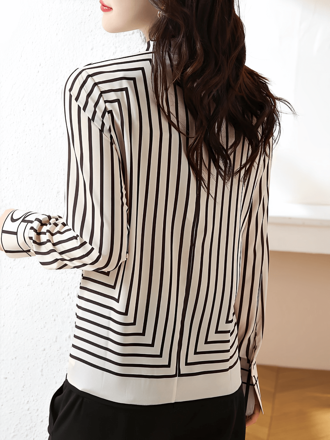Camisa com Design Geométrico em Listras e Punhos com Botões - Leah