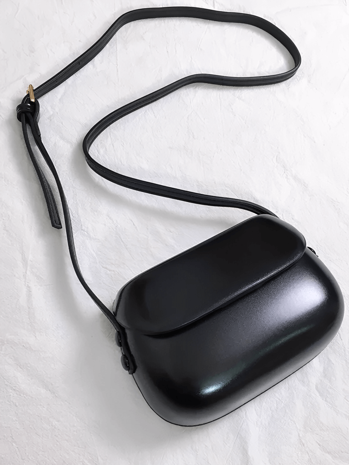 Bolsa Feminina em Couro PU com Design Arredondado e Alça Regulável – Odete