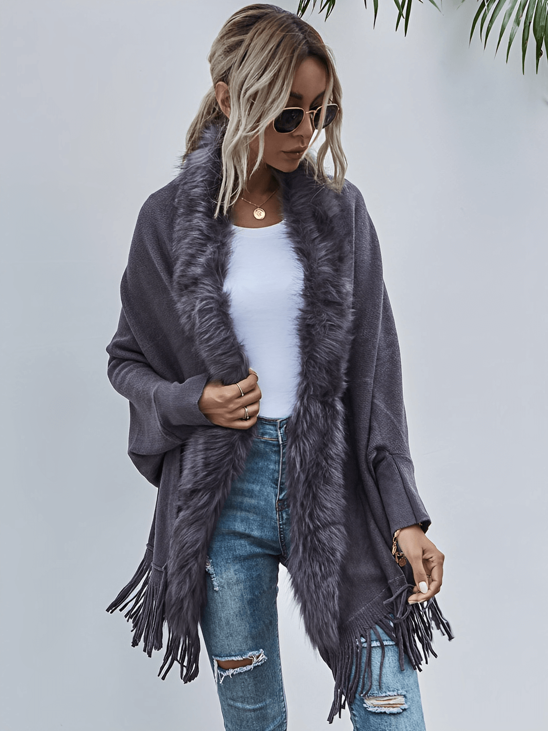 Cardigan de Tricô com Gola Peluciada e Franjas  – Viviane