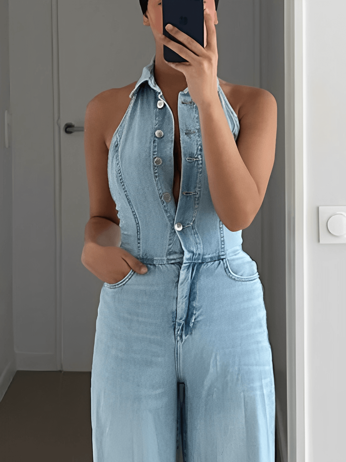 Macacão Jeans Pantalona com Decote Nadador e Bolsos - Jordana