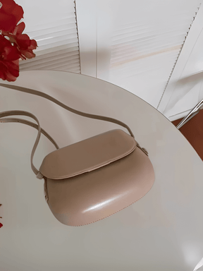 Bolsa Feminina em Couro PU com Design Arredondado e Alça Regulável – Odete