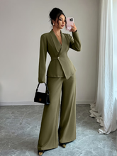 Conjunto Alfaiataria com Blazer Peplum Acinturado e Calça Pantalona - Loreta
