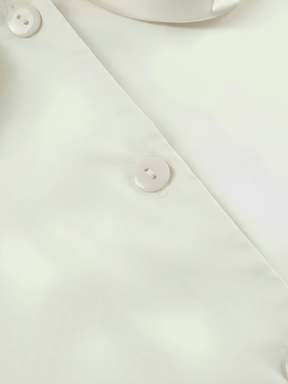 Camisa Feminina Acetinada com Gola Laço e Manga Longa Flare – Betania