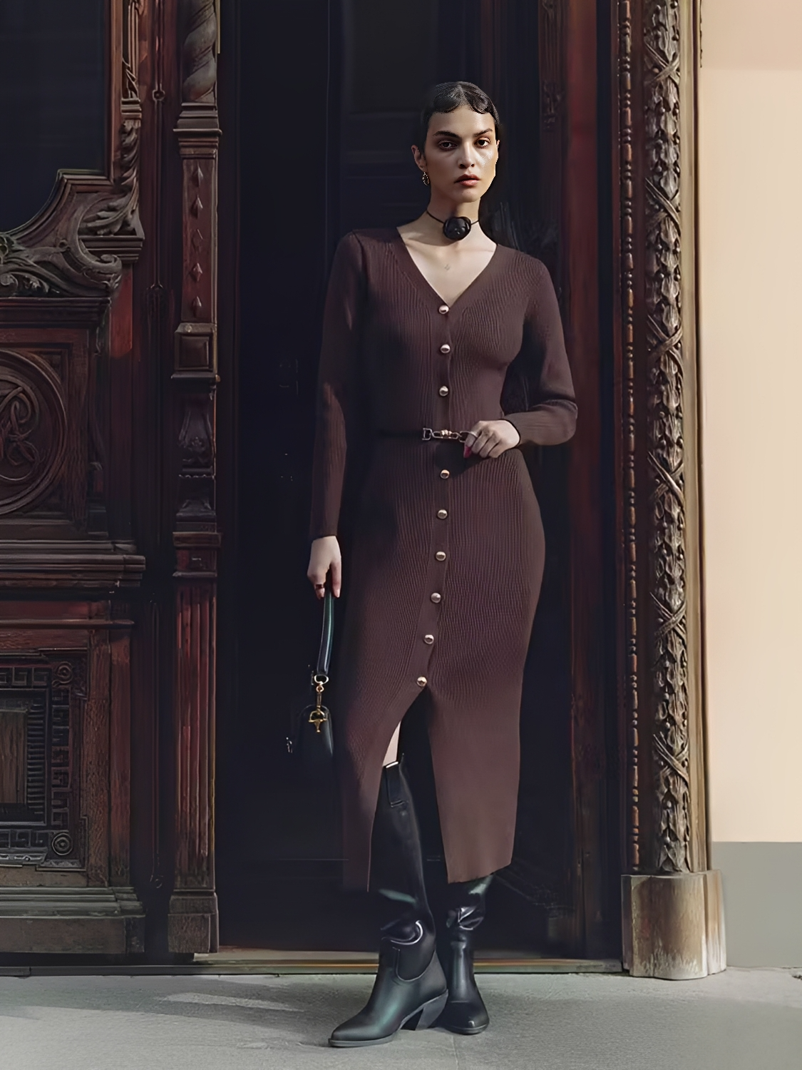 Vestido Midi Canelado Manga Longa com Decote V e Botões Frontais - Iracema