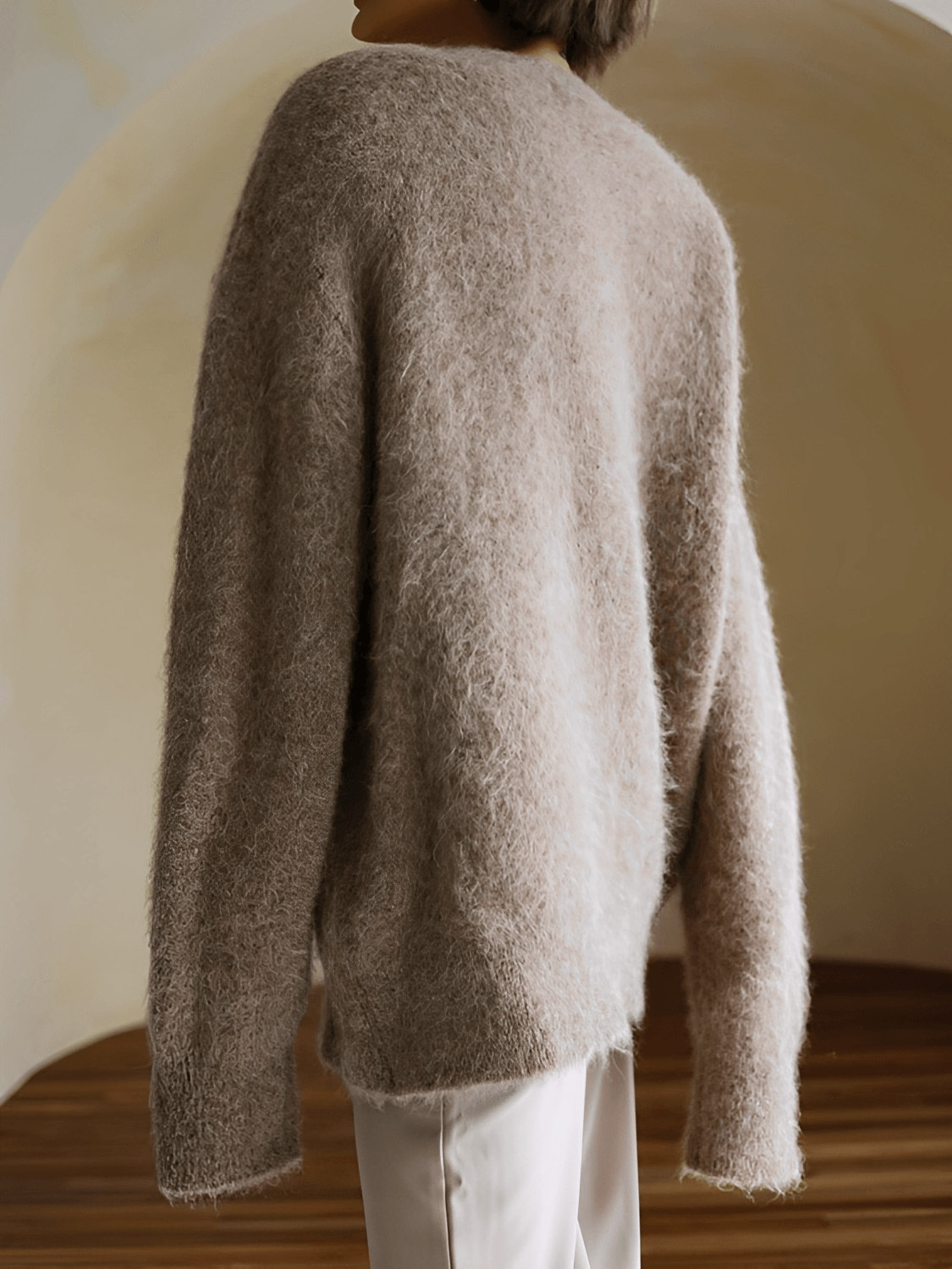 Cardigan em Tricô Peluciado com Decote V e Botões - Isabel