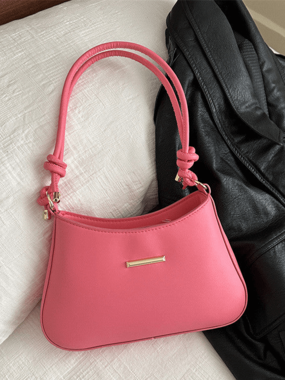 Bolsa Baguete Tiracolo em Couro PU e Alça Ajustável com Nó - Kaylee