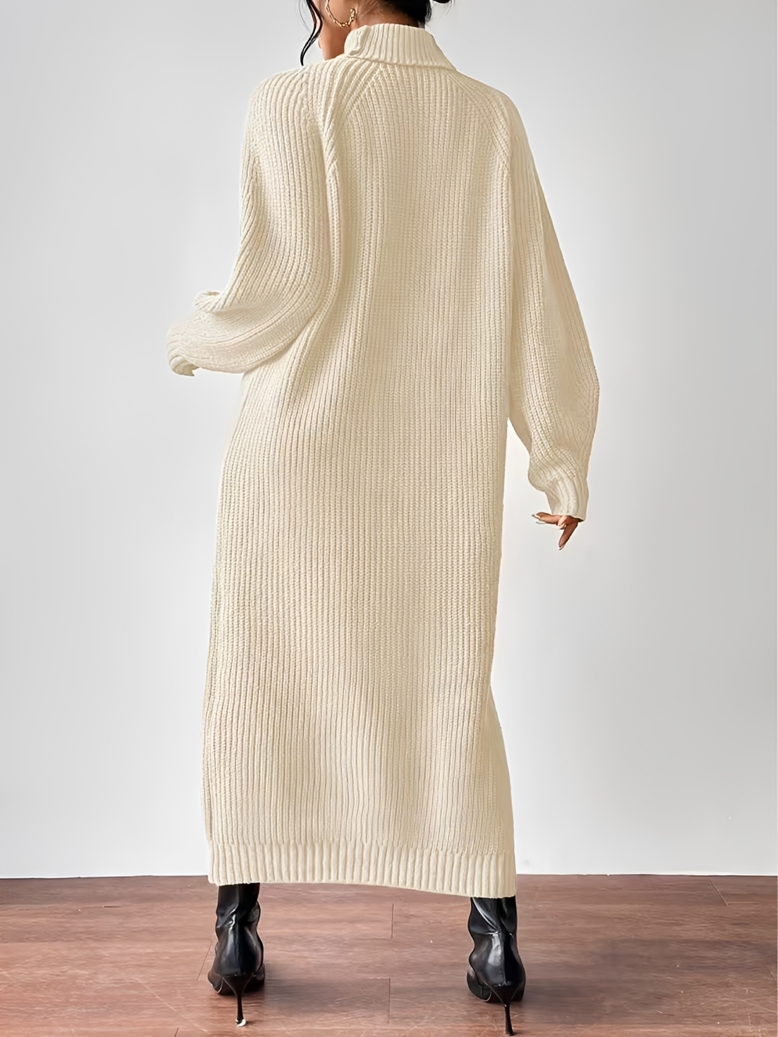 Vestido Suéter Midi em Tricô Canelado com Gola Alta e Mangas Longas - Julieta