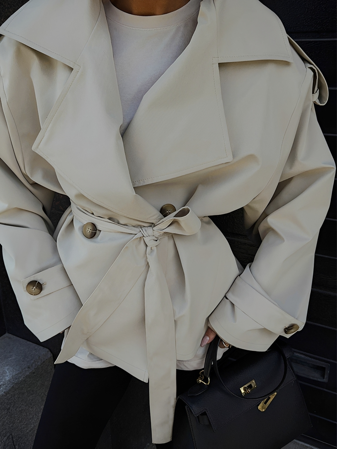 Casaco Trench Oversized com Faixa Ajustável e Lapelas Assimétricas - Jenie