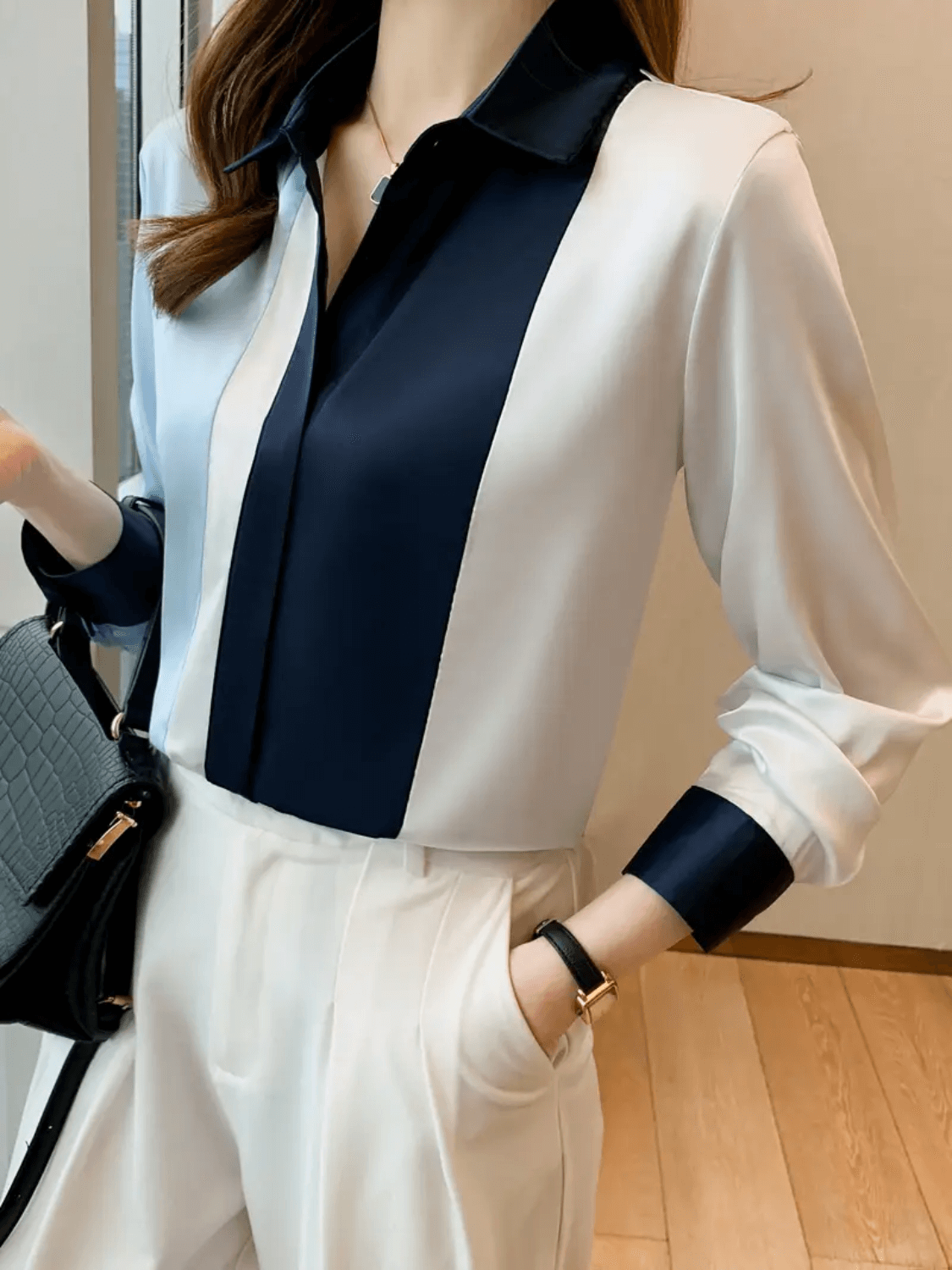 Camisa Acetinada Clássica com Gola Lapela e Punhos Contrastantes - Thaise