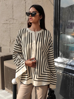Camisa Feminina Bata Listrada com Manga Flare - Giulia