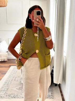 Blusa em Tricô com Decote Canoa Botões Maxi e Bolsos - Ayla