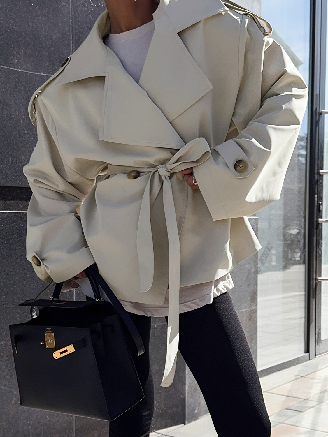 Casaco Trench Oversized com Faixa Ajustável e Lapelas Assimétricas - Jenie