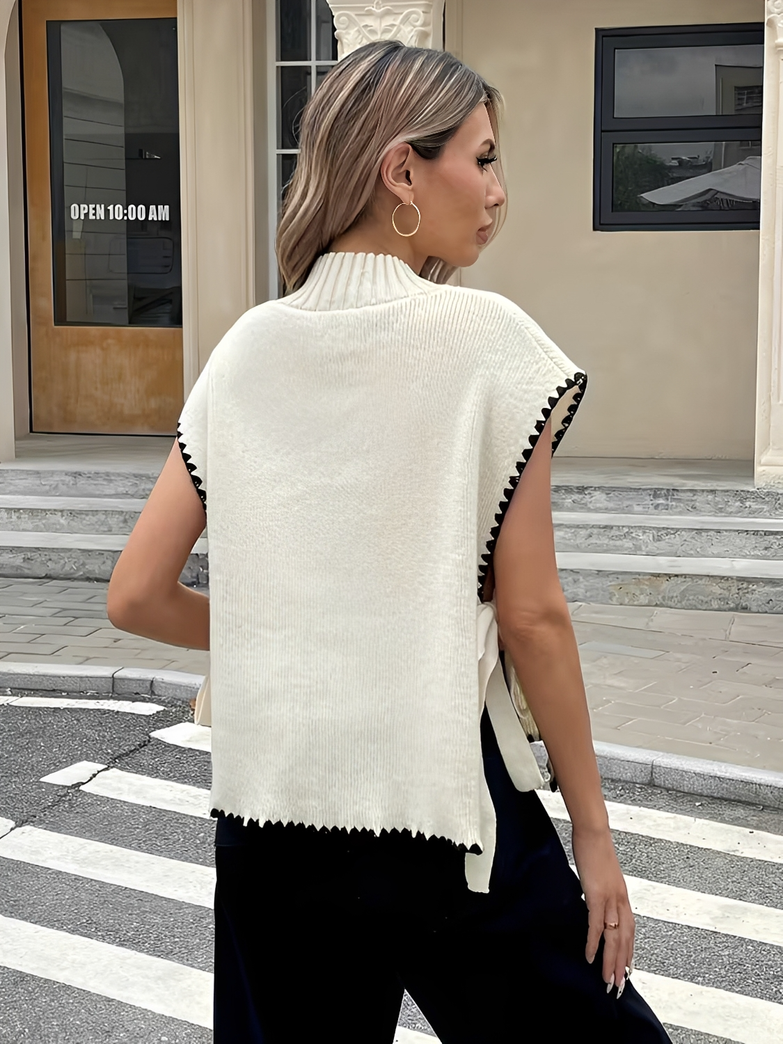 Colete em Tricô Oversized com Gola Alta e Amarração Lateral - Callie