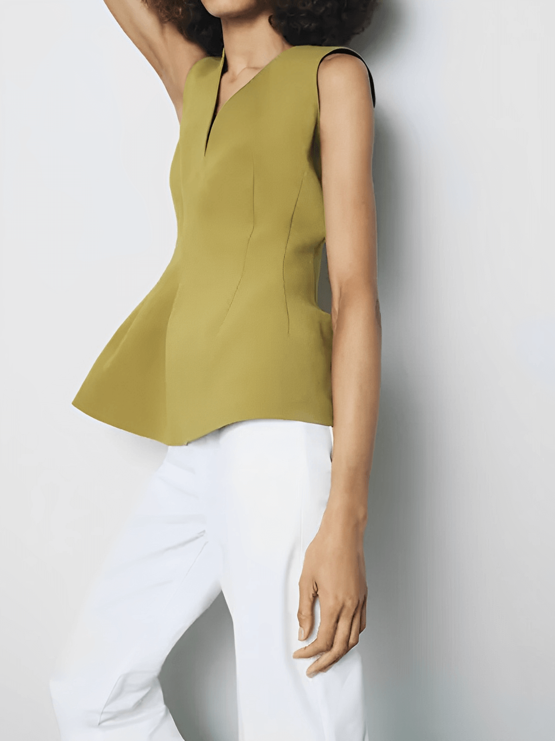 Blusa Peplum Acinturada com Decote V e Zíper nas Costas – Marisa