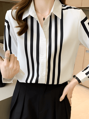 Camisa com Listras Geométricas Gola Lapela e Fechamento em Botões - Helenice