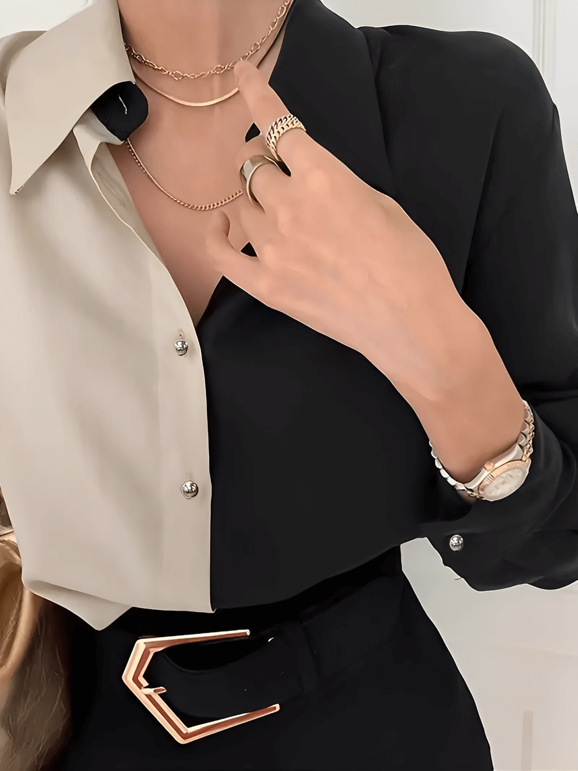 Camisa Acetinada Bicolor com Botões Dourados Elegante – Joyce