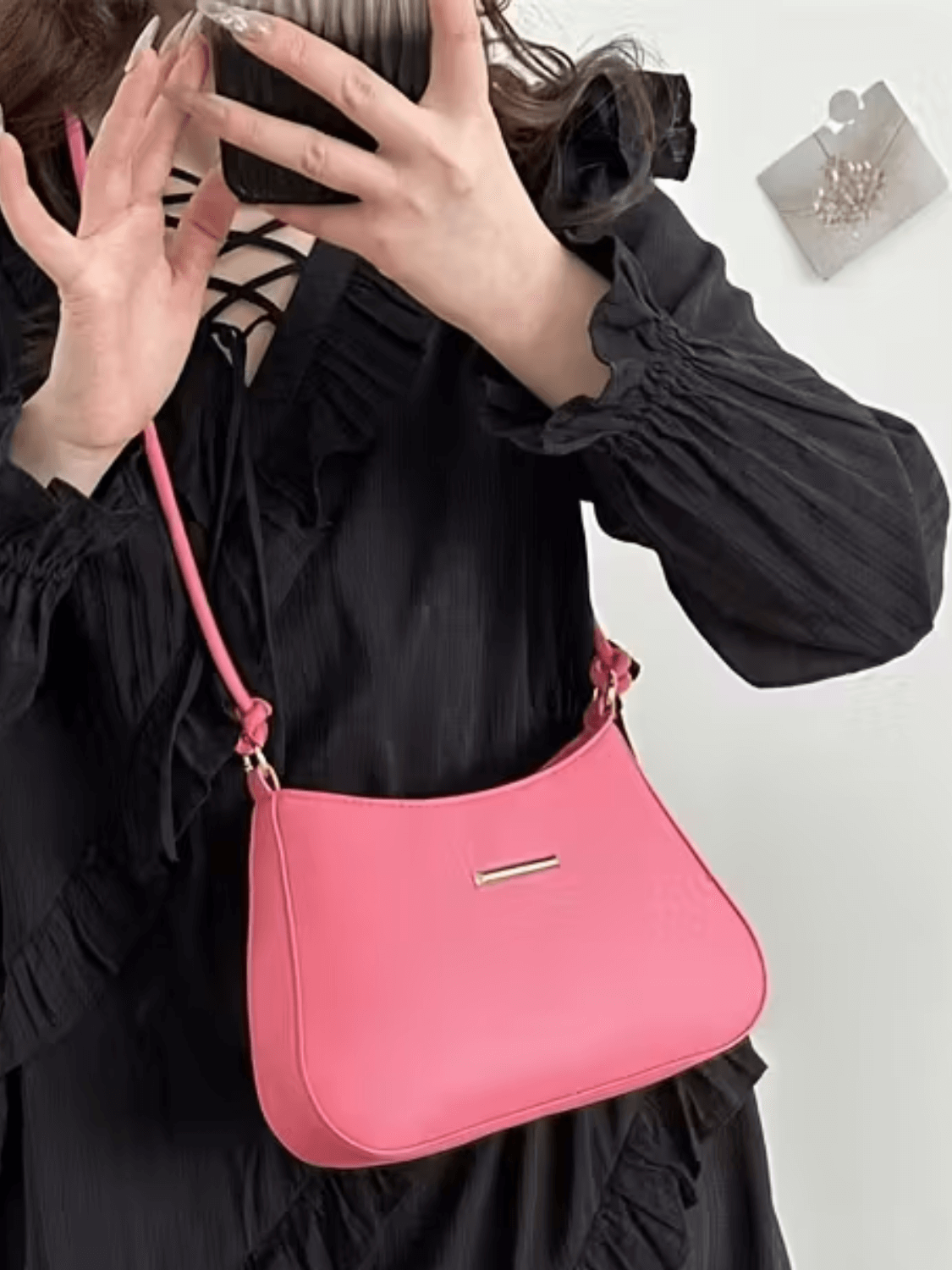 Bolsa Baguete Tiracolo em Couro PU e Alça Ajustável com Nó - Kaylee