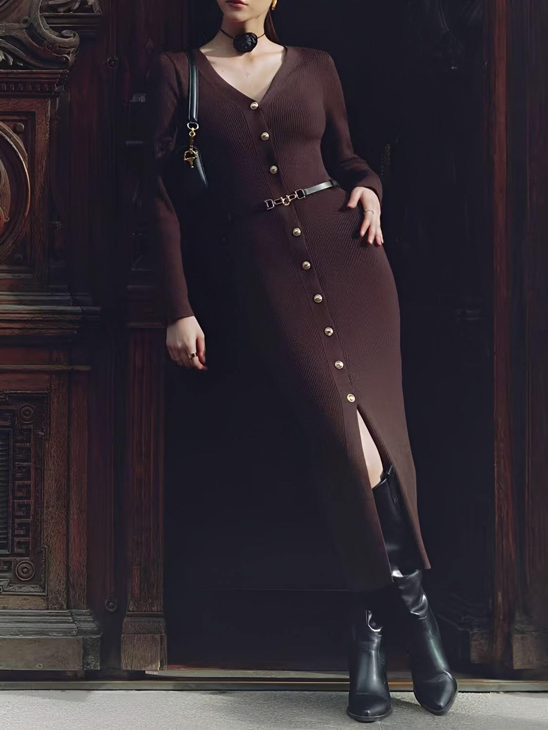 Vestido Midi Canelado Manga Longa com Decote V e Botões Frontais - Iracema