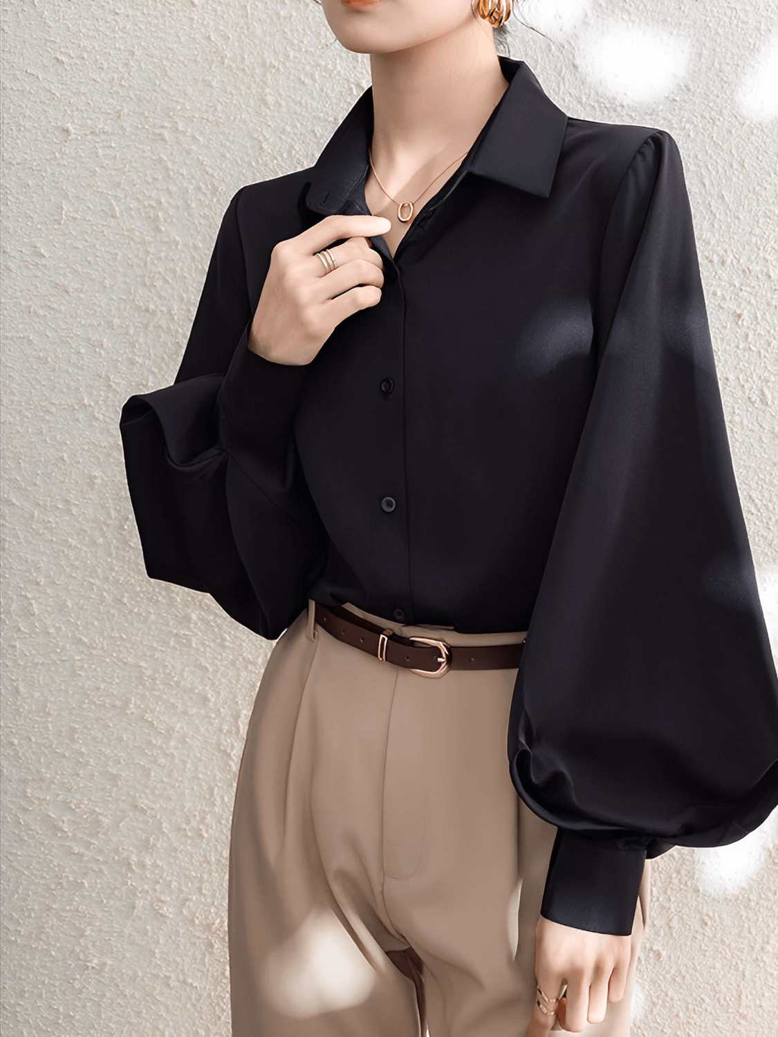 Camisa em Tecido Estruturado com Manga Lanterna e Gola Lapela – Scarllet