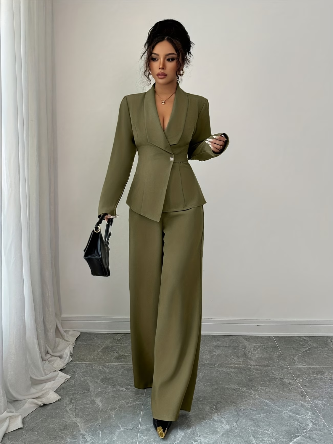 Conjunto Alfaiataria com Blazer Peplum Acinturado e Calça Pantalona - Loreta