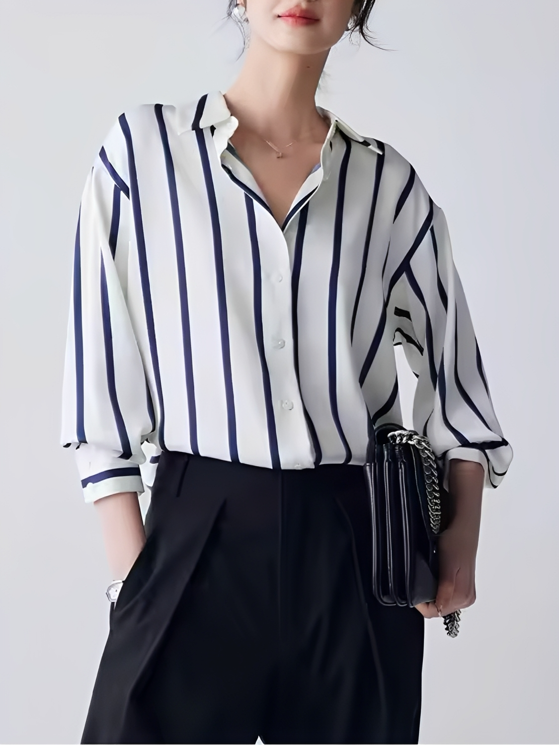 Camisa Listrada Acetinada com Gola Polo e Botões - Cinthia