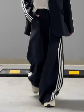 Conjunto Feminino de Alfaiataria Esportiva com Blazer Oversized e Calça com Listras Laterais - Regina [FRETE FULL]