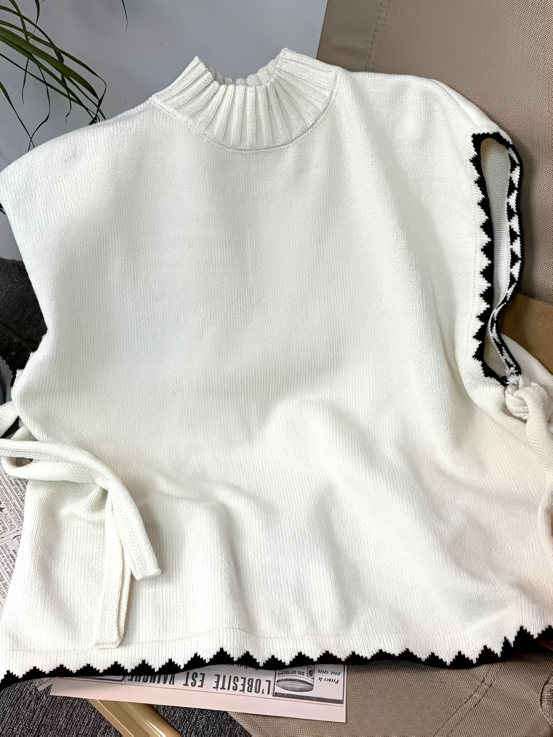 Colete em Tricô Oversized com Gola Alta e Amarração Lateral - Callie