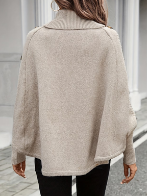 Poncho em Tricô com Gola Alta Detalhe Trançado e Botões Decorativos - Thalia