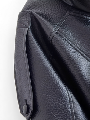 Jaqueta Oversized em Couro PU com Fecho Assimétrico Transpassado- Jasmin