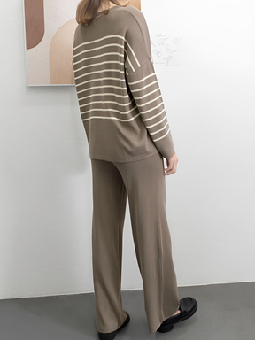 Conjunto em Tricô com Suéter Oversized Listrado e Calça Wide Leg - Caroline