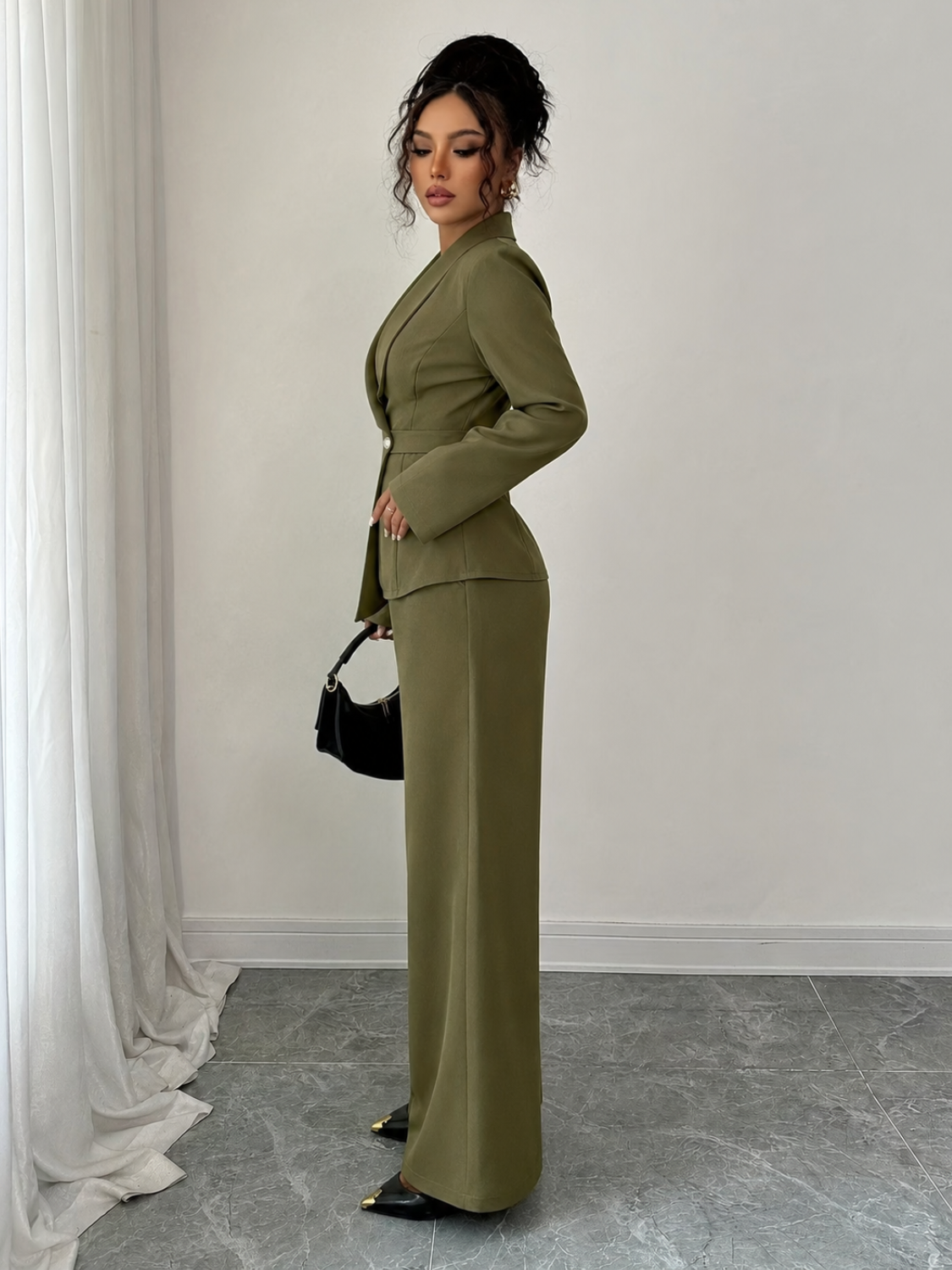 Conjunto Alfaiataria com Blazer Peplum Acinturado e Calça Pantalona - Loreta