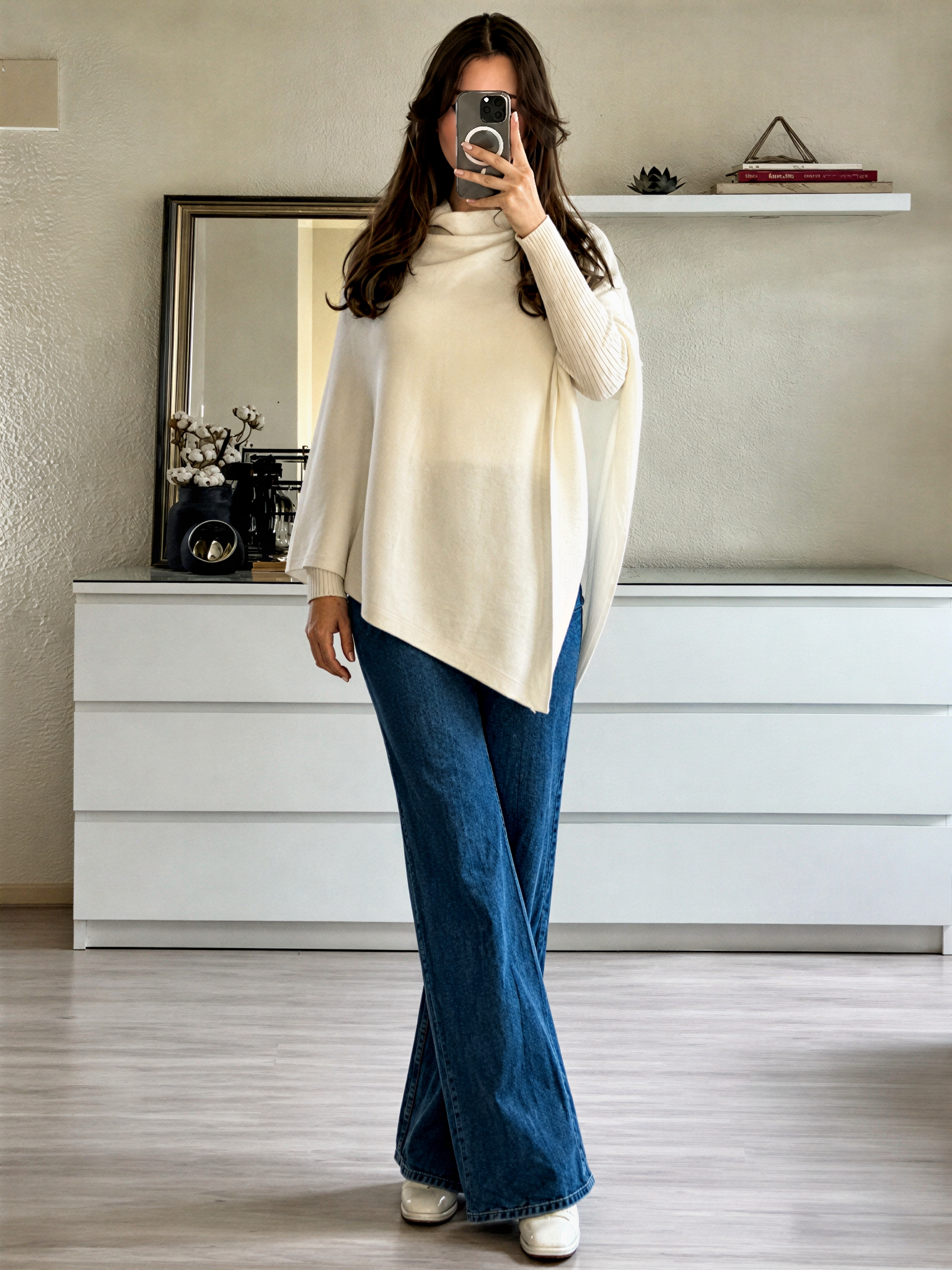 Poncho em Tricô com Barra Assimétrica e Gola Ampla Elegante – Tiana