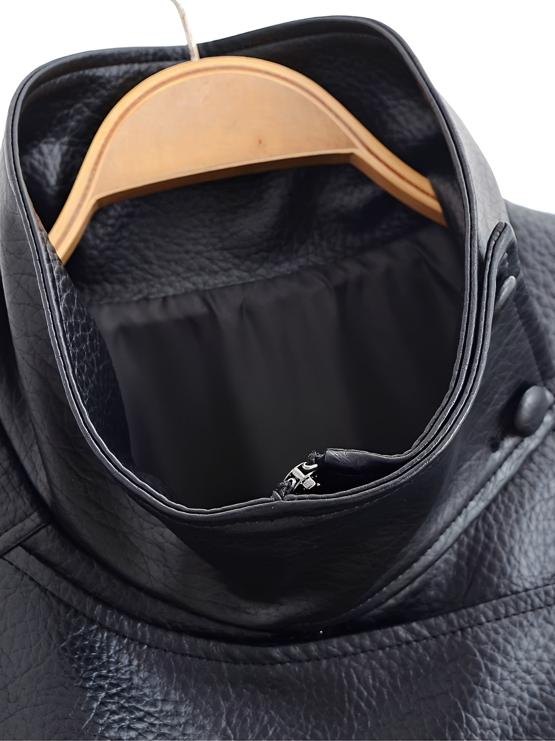 Jaqueta Oversized em Couro PU com Fecho Assimétrico Transpassado- Jasmin