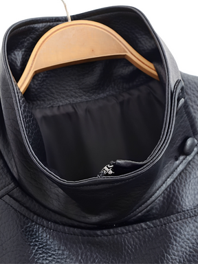 Jaqueta Oversized em Couro PU com Fecho Assimétrico Transpassado- Jasmin