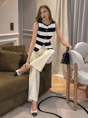 Blusa em Viscose com Listras Sofisticadas e Botões Dourados - Belinda