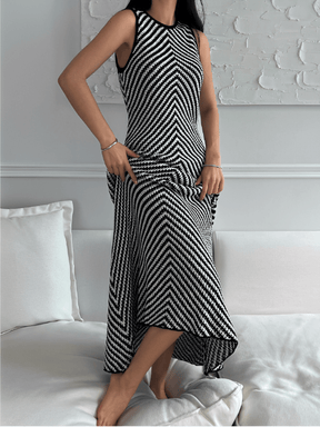 Vestido Midi em Tricô Leve com Listras Zigue-Zague Preto e Branco – Doralice