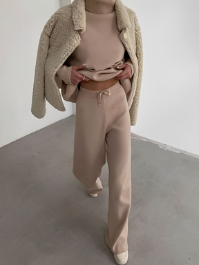 Conjunto em Tricô com Suéter Oversized de Gola Alta e Calça Pantalona -  Leona