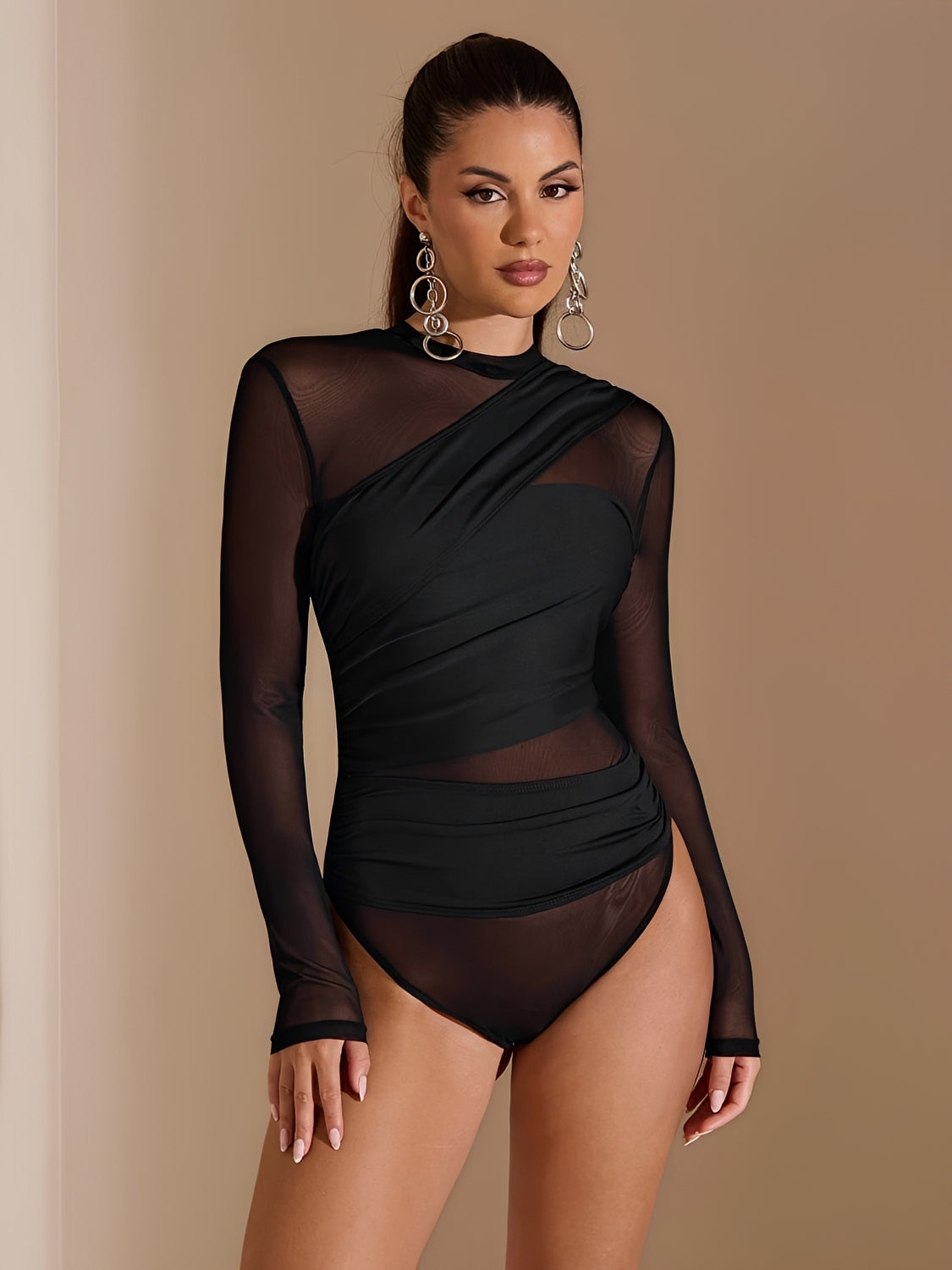 Body Bandage Assimétrico com Recortes e Manga em Tule com Transparência - Aricela