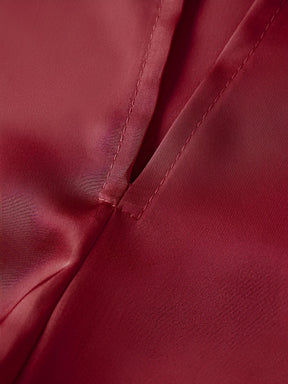 Blusa Halter Acetinada com Barra Assimétrica em Renda Delicada – Ximena