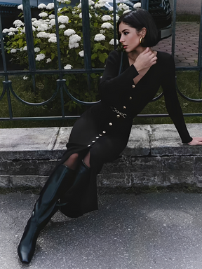 Vestido Midi Canelado Manga Longa com Decote V e Botões Frontais - Iracema