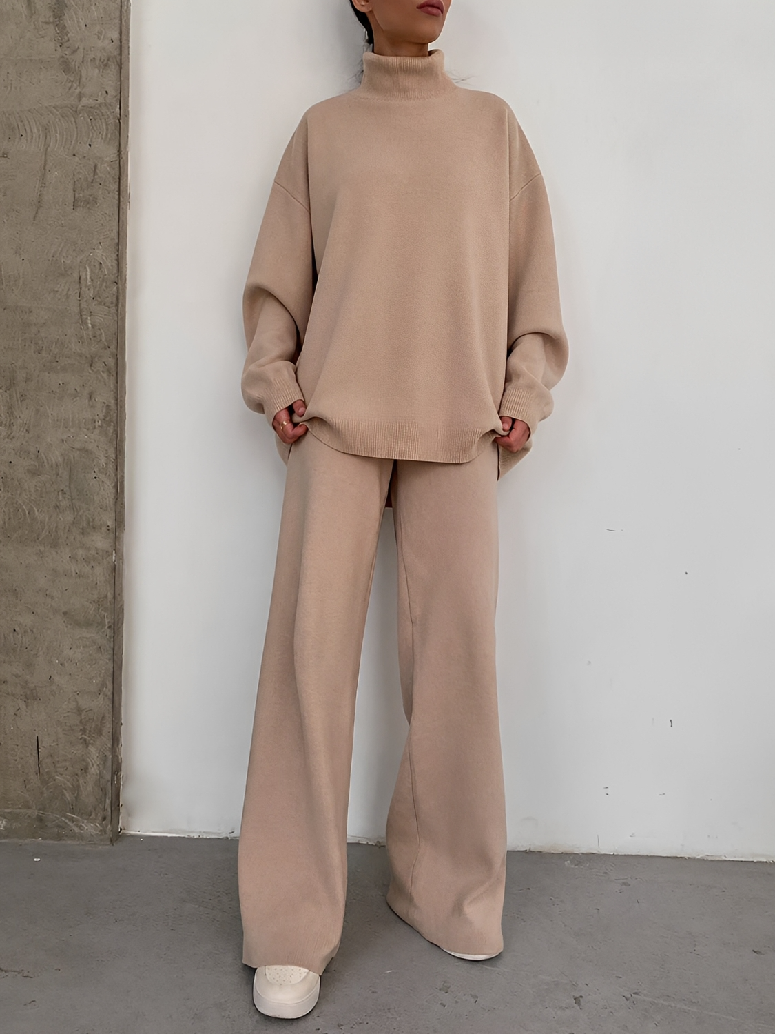 Conjunto em Tricô com Suéter Oversized de Gola Alta e Calça Pantalona -  Leona