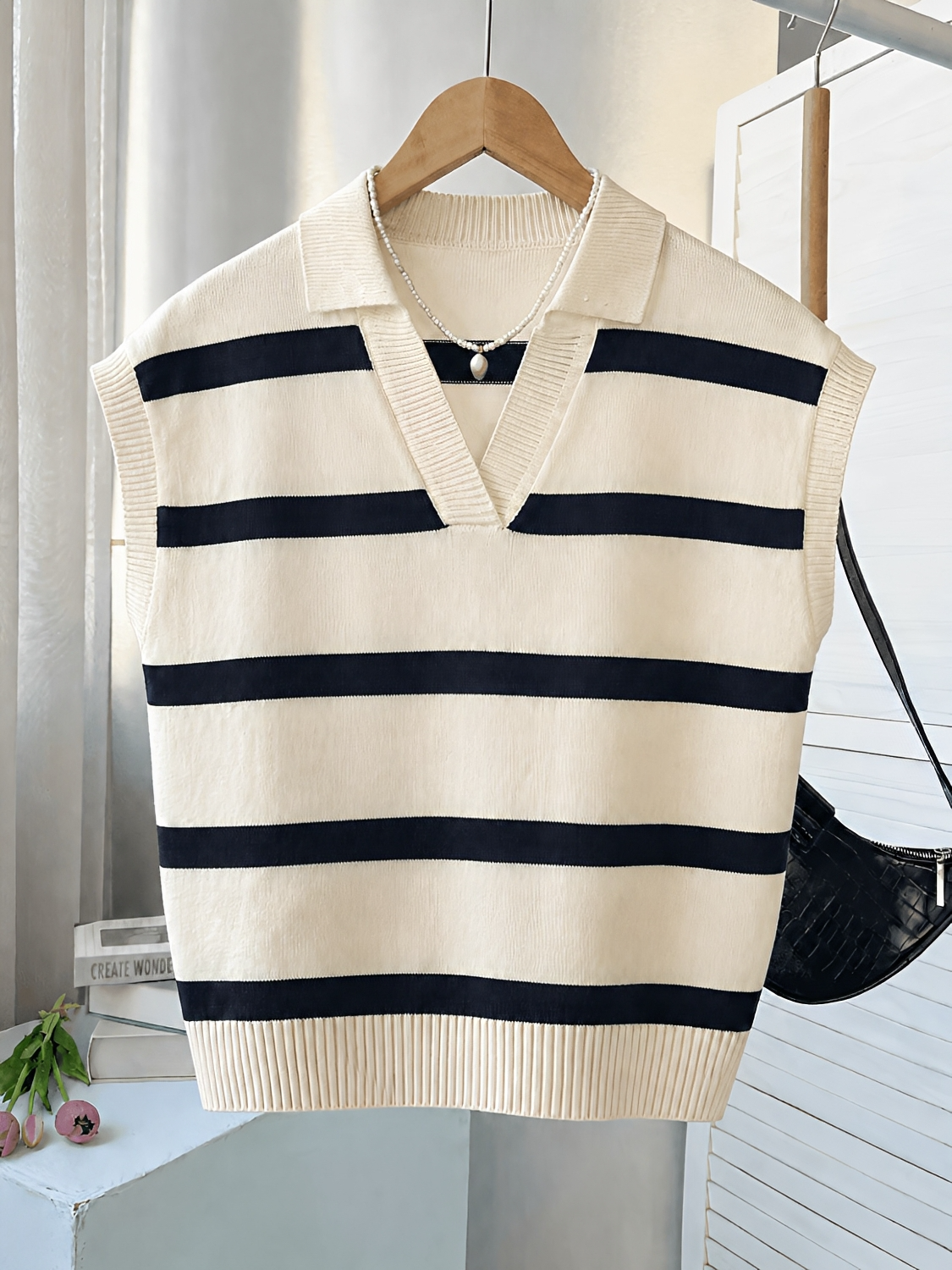 Blusa Colete Listrado em Tricô Oversized com Gola Polo e Decote em V - Fernanda