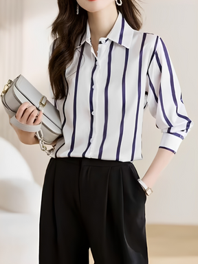 Camisa Listrada Acetinada com Gola Polo e Botões - Cinthia