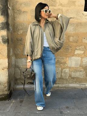 Camisa Acetinada Oversized com Manga Bufante e Zíper Frontal – Milene