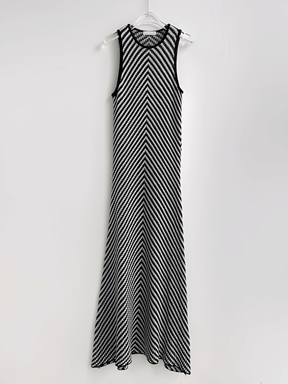 Vestido Midi em Tricô Leve com Listras Zigue-Zague Preto e Branco – Doralice [FRETE FULL]