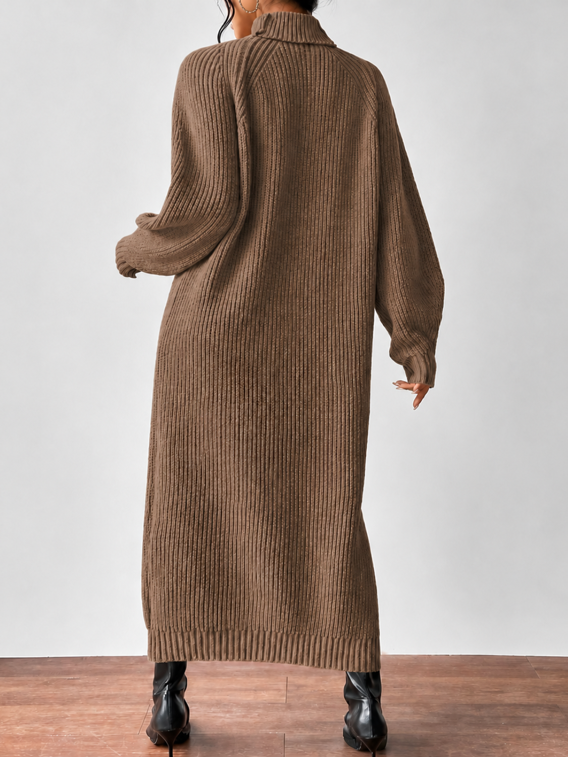 Vestido Suéter Midi em Tricô Canelado com Gola Alta e Mangas Longas - Julieta