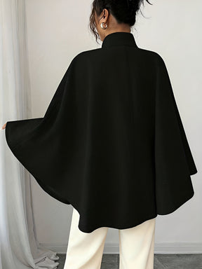Casaco Poncho Evasê Estruturado com Cinto Faixa e Gola Alta Elegante – Ginevra